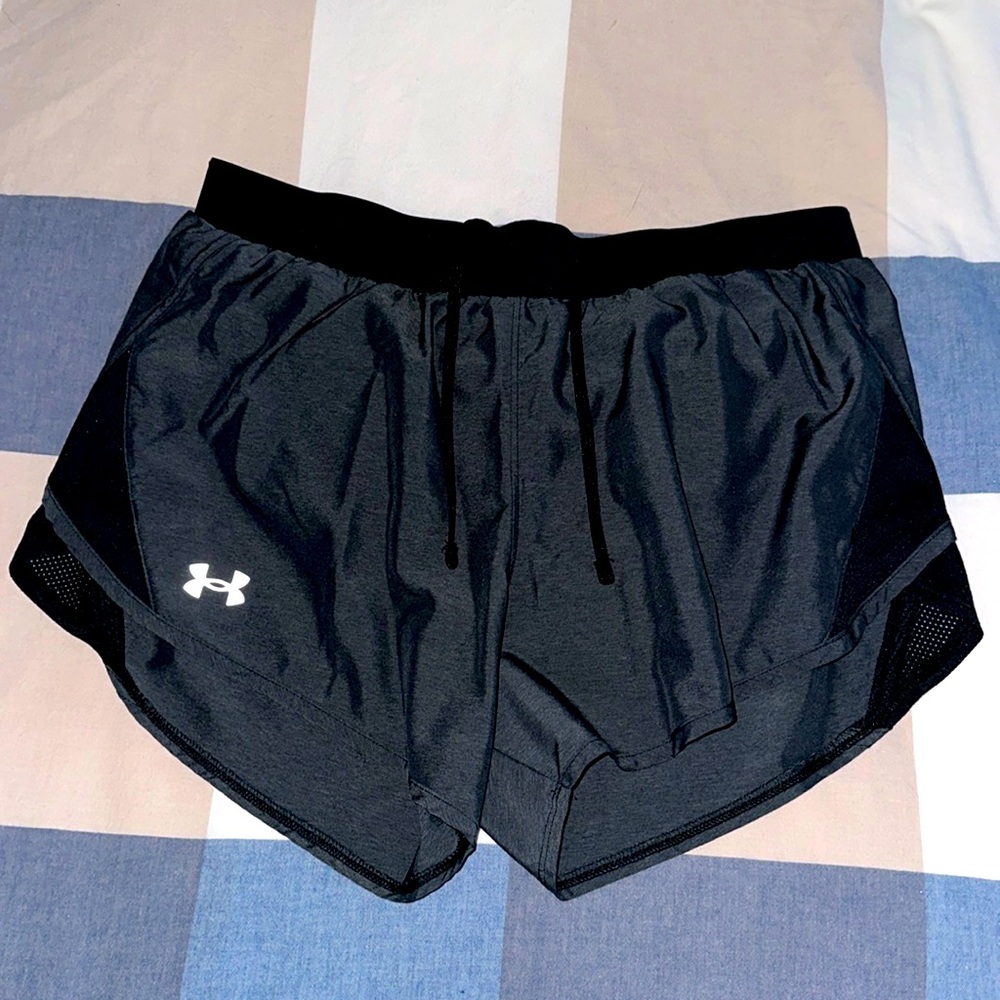 NWOT Under Armour Shirts Gray & Black Shorts w Built In Bottoms Size Med